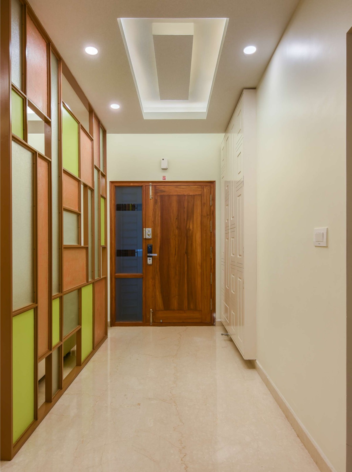 Entrance foyer of Bhartiya Residence by Vishwanath And Associates