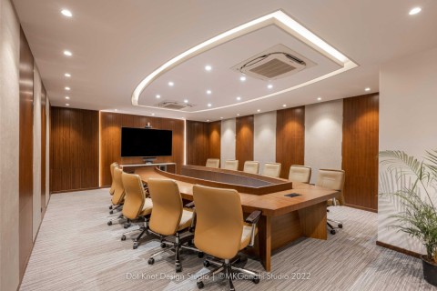 Chic Corporate Office by Dotkot Design Studio