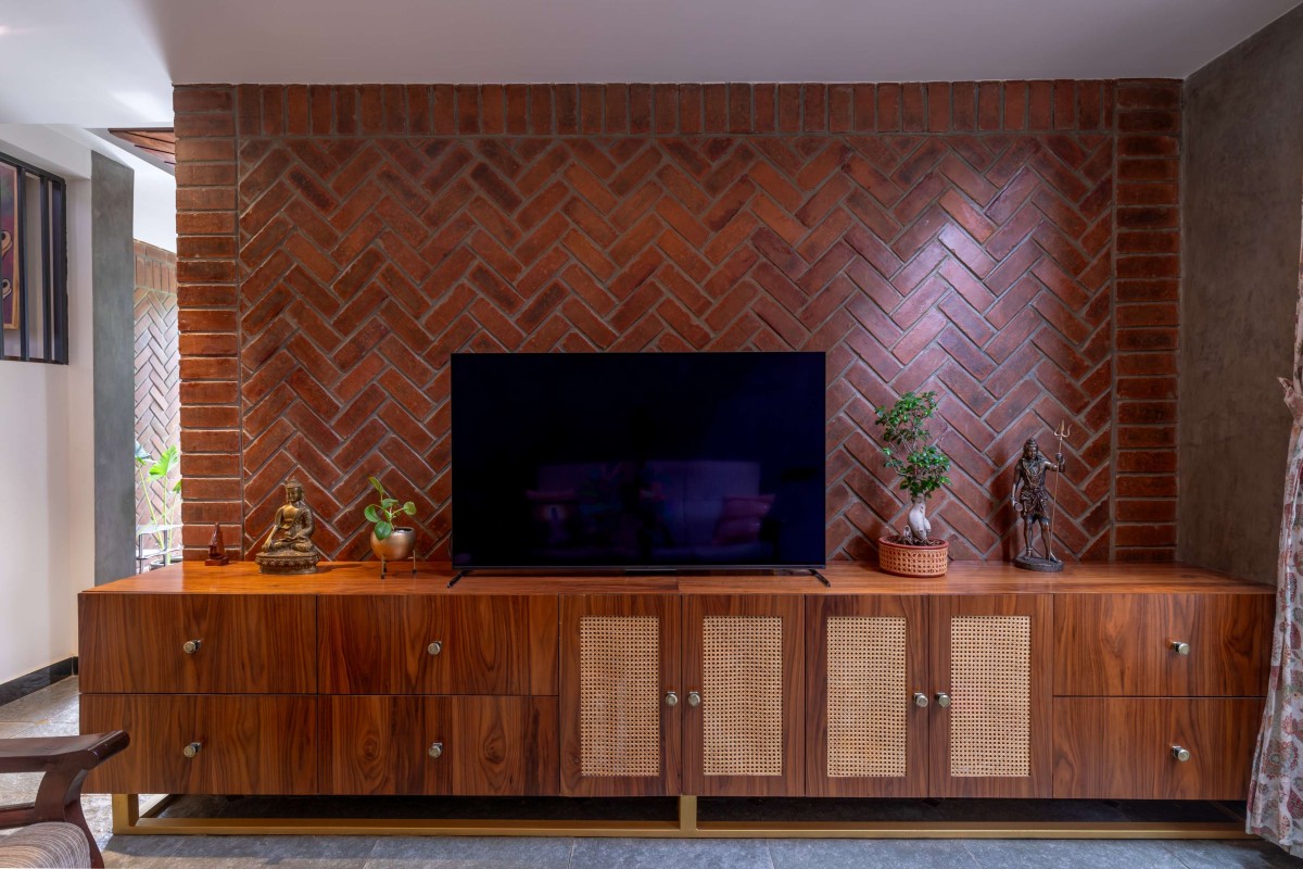 Wire-cut brick wall with wooden console set perfect example for rustic TV room ambience – Kuteeram by Brick and Compass