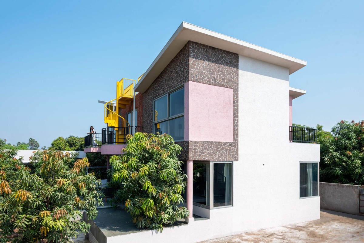 Exterior view of Colorful Vacation Home by Manoj Patel Design Studio