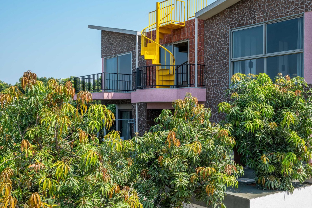 Exterior view of Colorful Vacation Home by Manoj Patel Design Studio