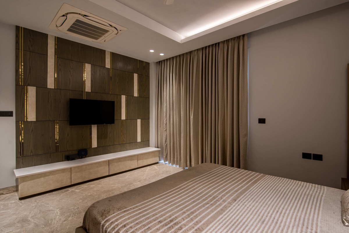 Bedroom of Contemporary House by Orionn Architects