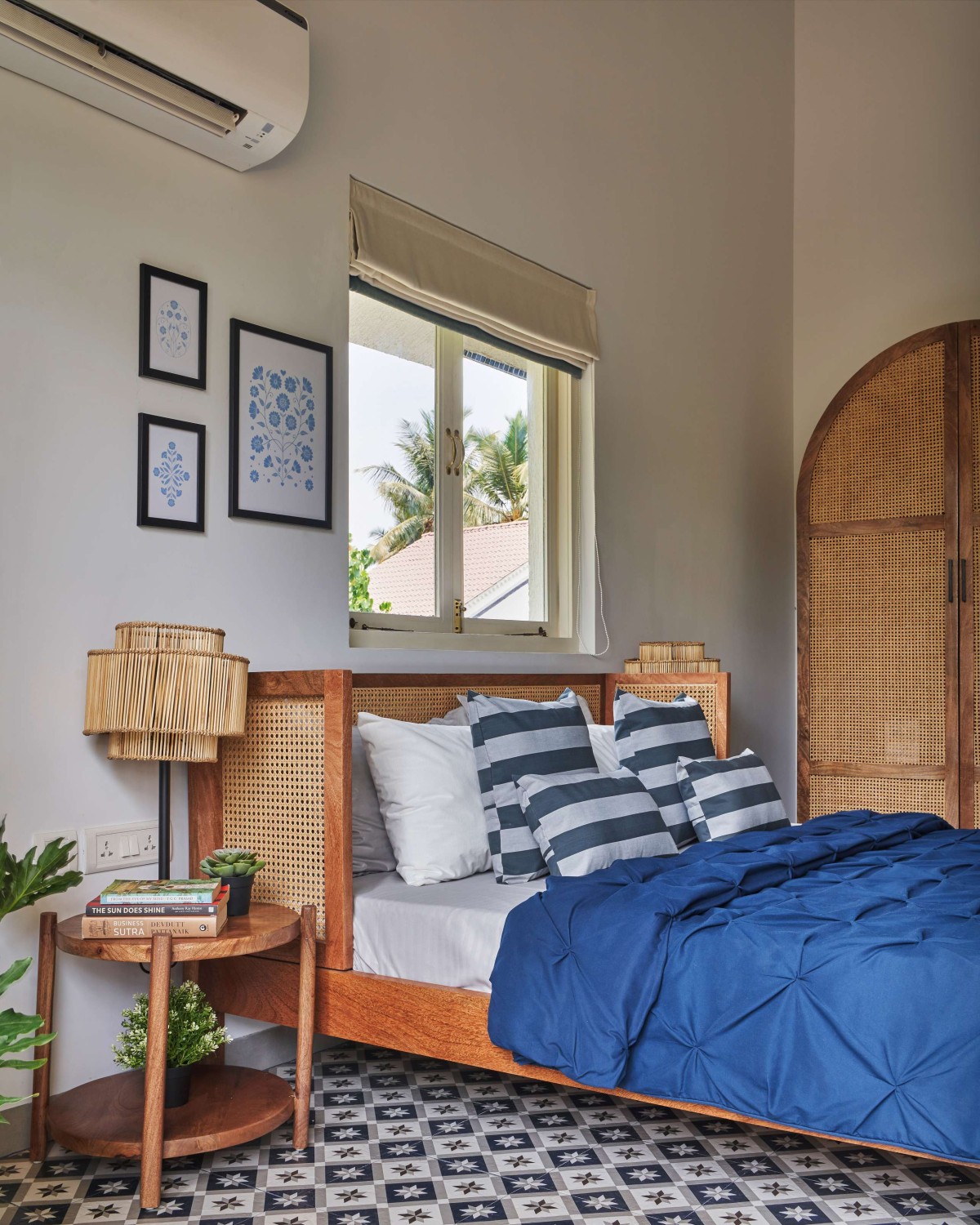 Top floor bedroom of  Tropical Paradise by Studio Tilt Architects