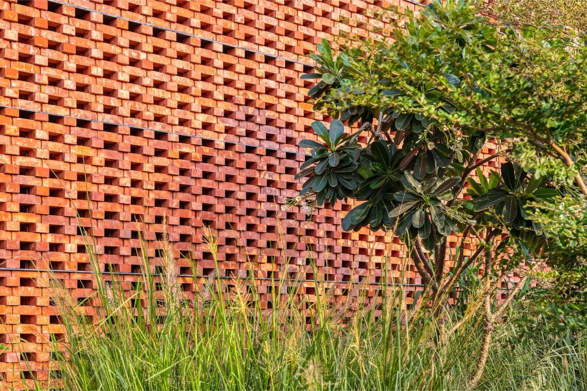 Detailed shot of exterior wall of Ishtika House by SPASM Design Architects