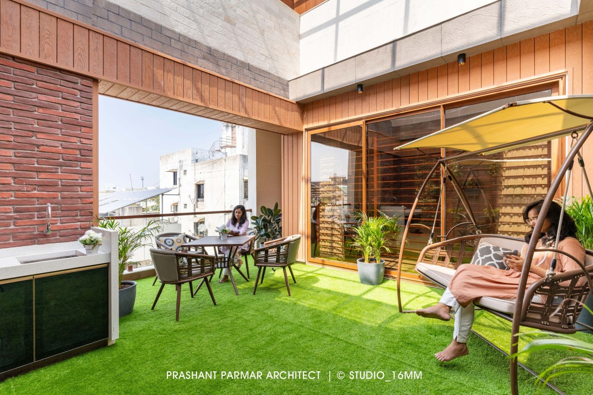 Open terrace of Elevated Compact House by Prashant Parmar Architect  Shayona Consultant