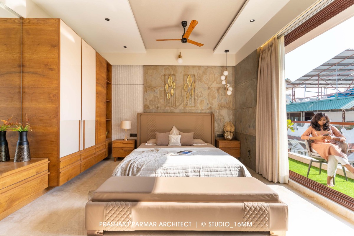 Master Bedroom of Elevated Compact House by Prashant Parmar Architect  Shayona Consultant