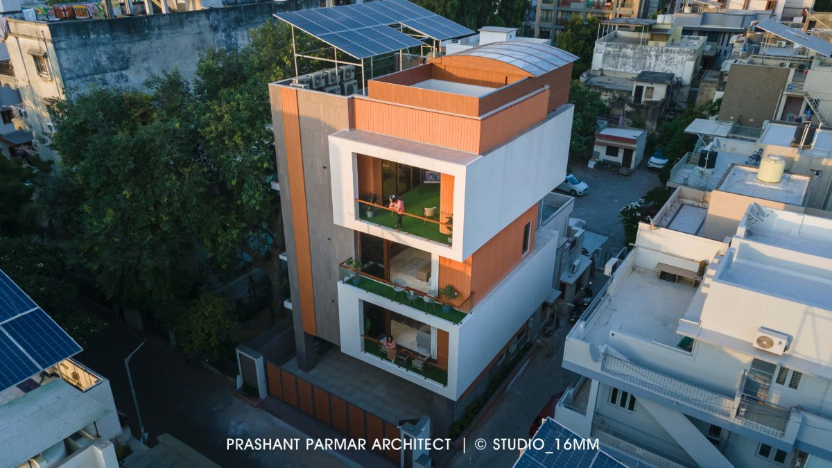 Bird eye view of Elevated Compact House by Prashant Parmar Architect  Shayona Consultant