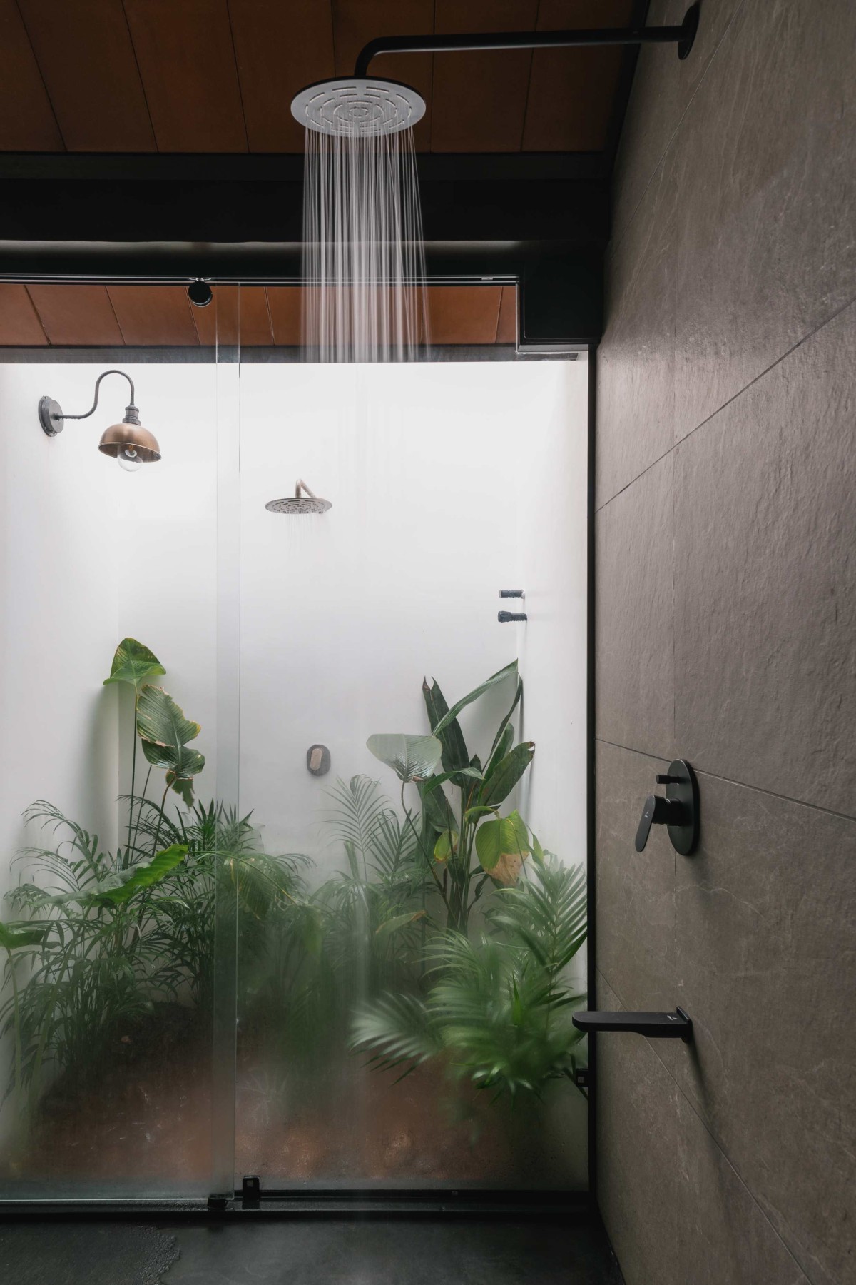 Bathroom of Lilly by Aslam Sham Architects