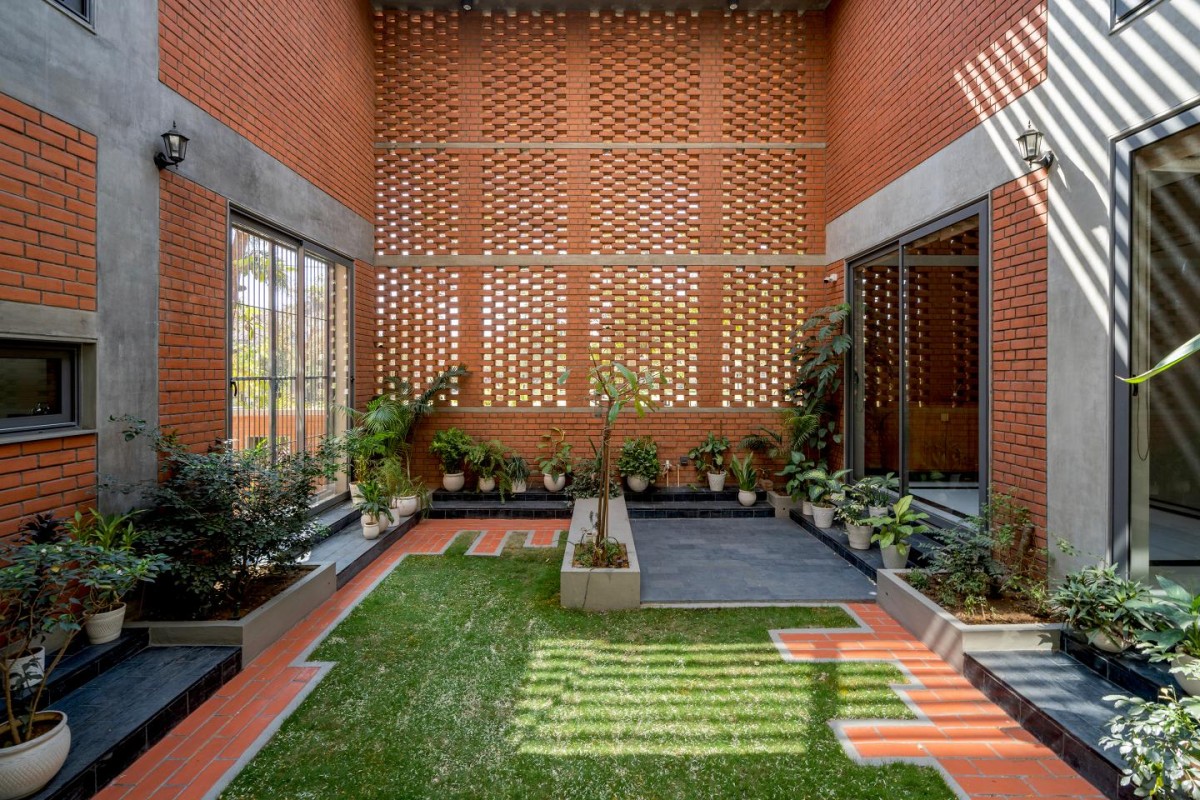 Courtyard of An Urban House by MISA Architects