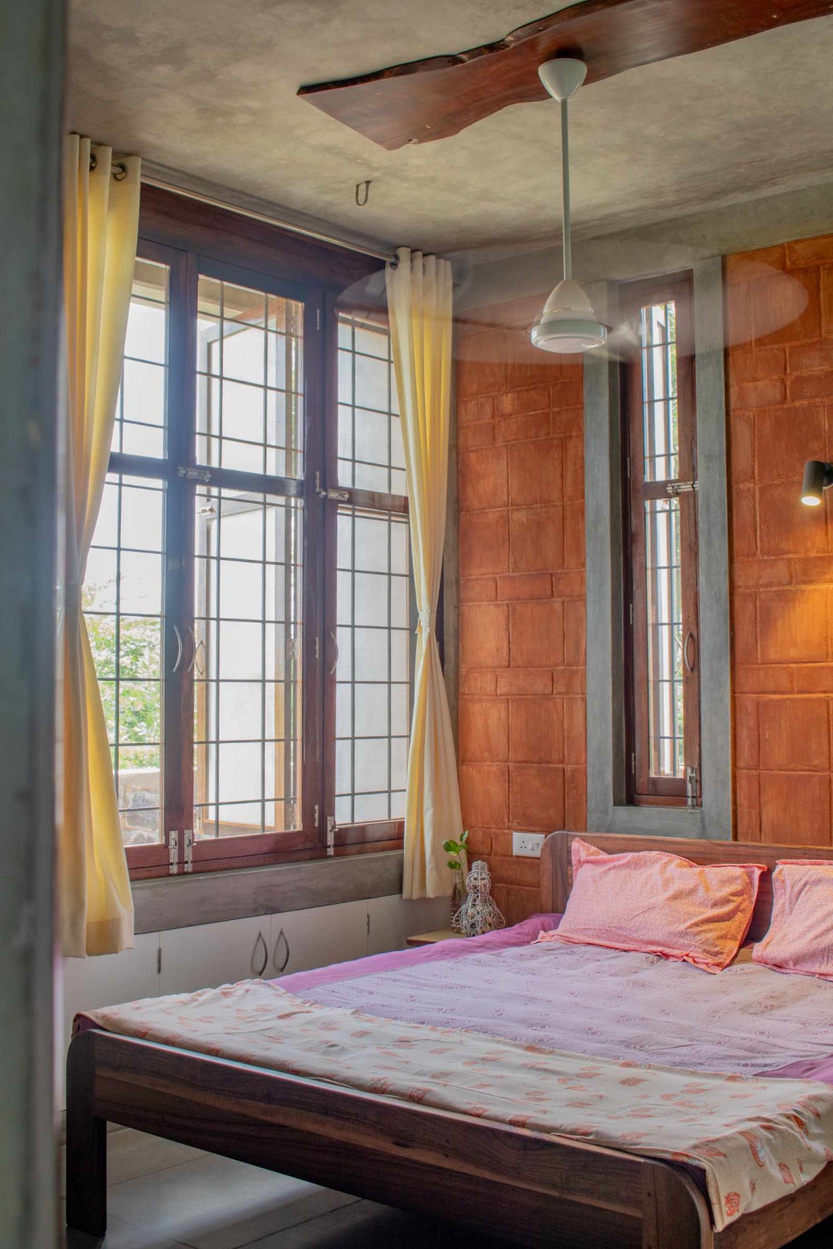 Master Bedroom of Alamu Nilayam by RP Architects