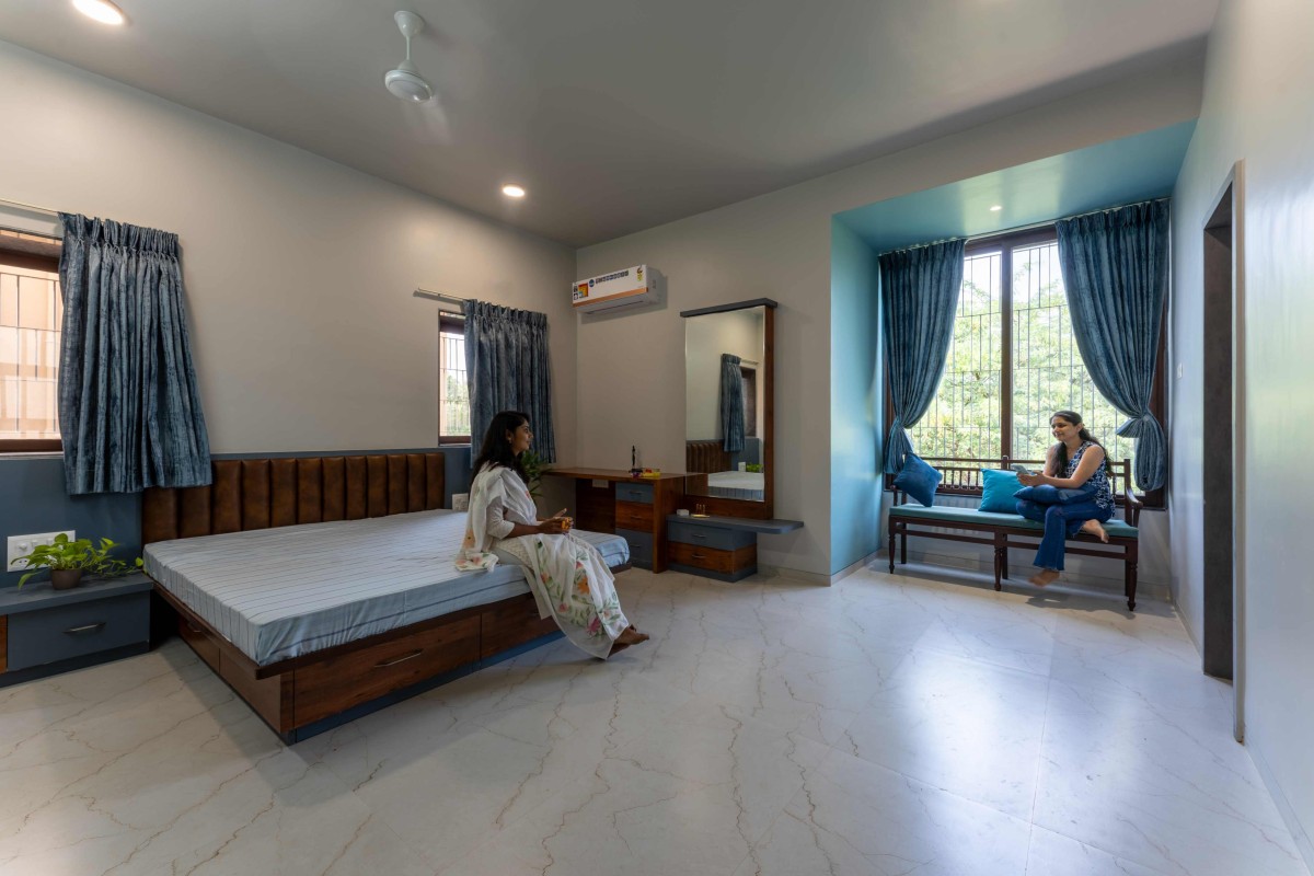 Bedroom of Joshi Residence by Aakar Group of Consultancy