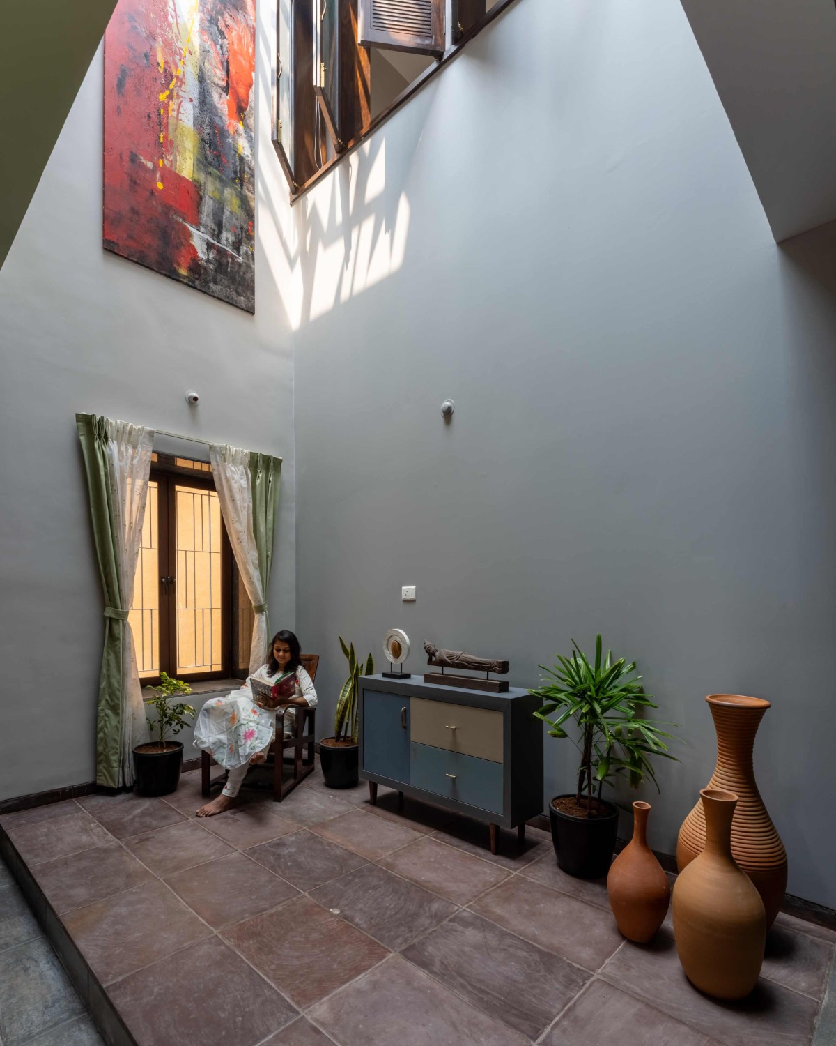 Courtyard of Joshi Residence by Aakar Group of Consultancy
