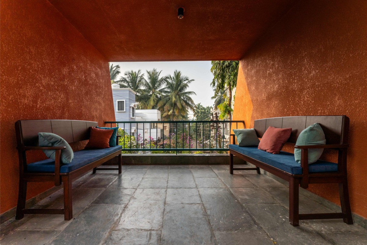 Seating area at terrace of Joshi Residence by Aakar Group of Consultancy