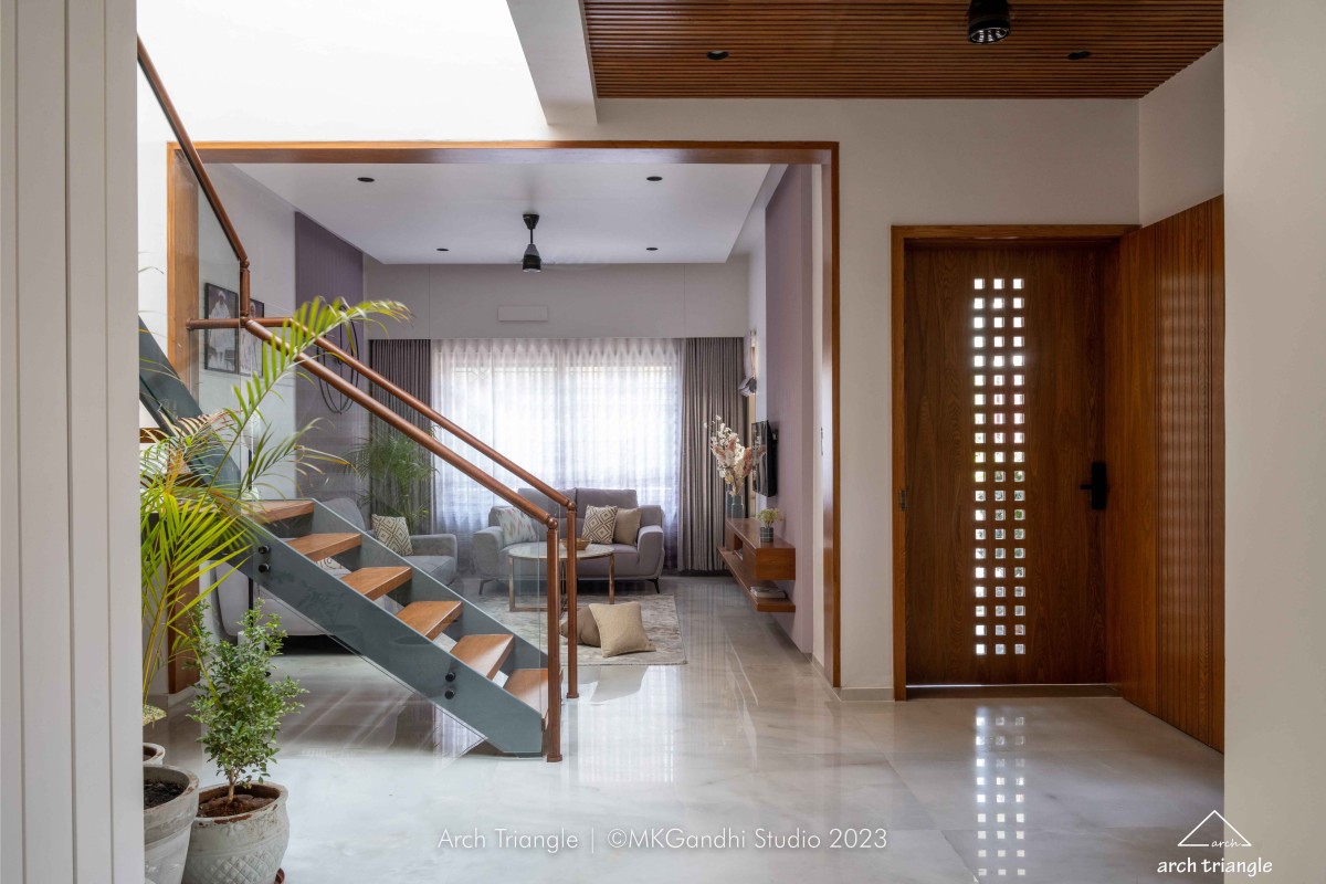 Passage to living of Jiruwala Residence by Arch Triangle