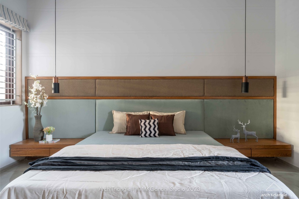 Parents Bedroom of Jiruwala Residence by Arch Triangle