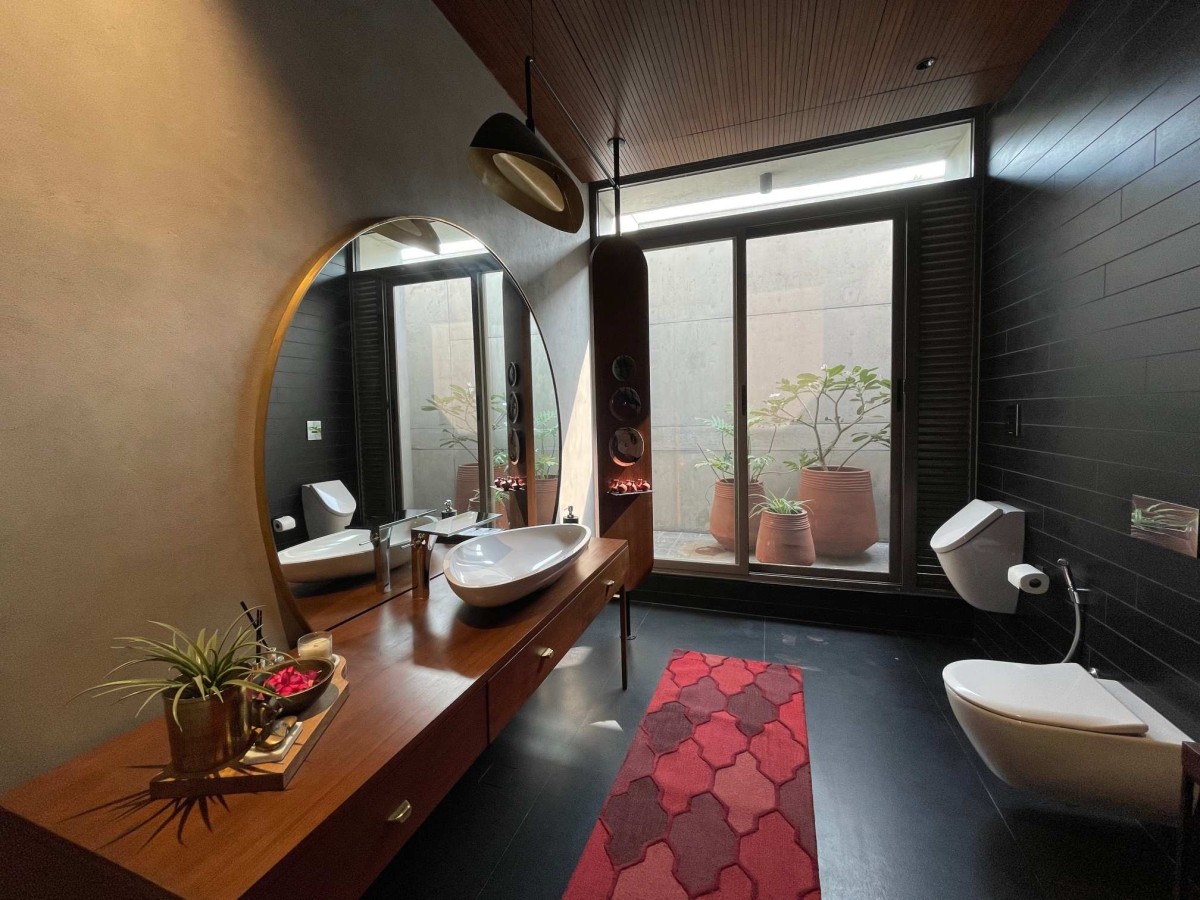 Toilet of The Inside Out House by Modo Designs