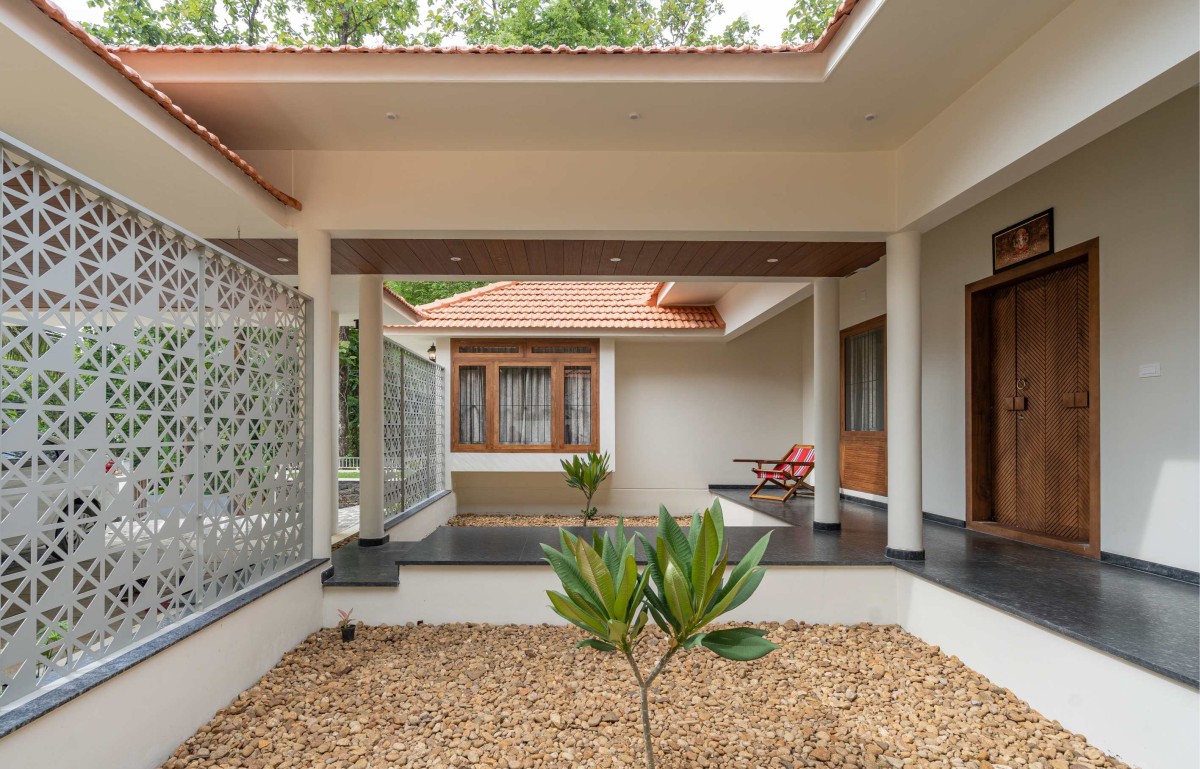 Verandah of Arackal Madom by In Between Space Architects