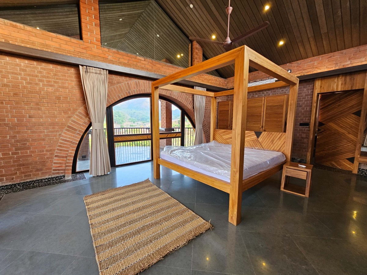 Bedroom of Mountain Dust by Mahesh Naik Architects