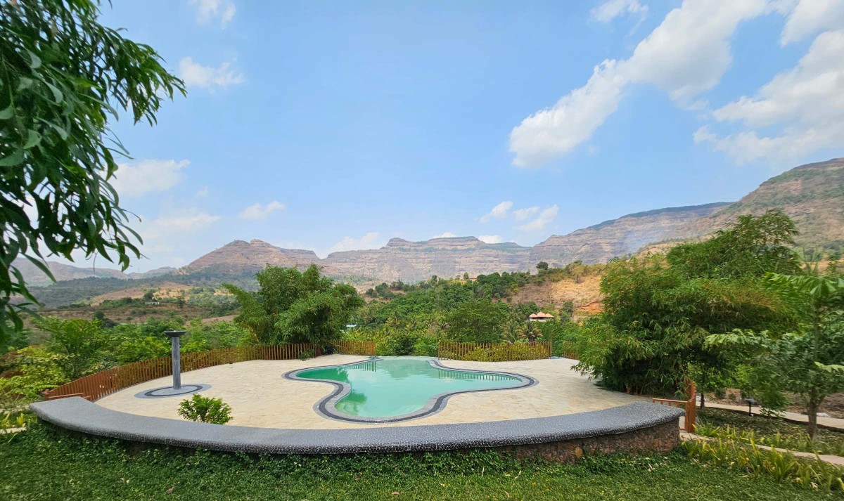 Pool view of Mountain Dust by Mahesh Naik Architects