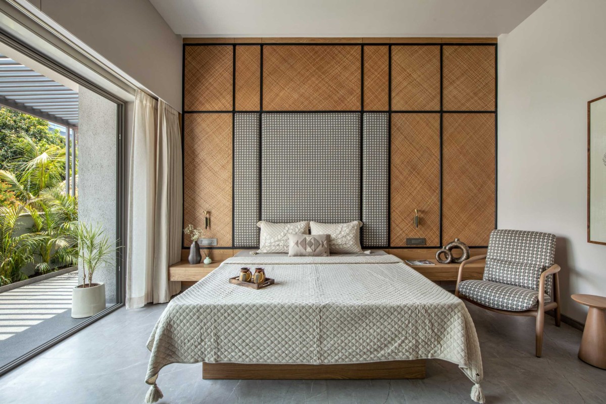 Bedroom 2 of 16 Screens House by A+T Associates