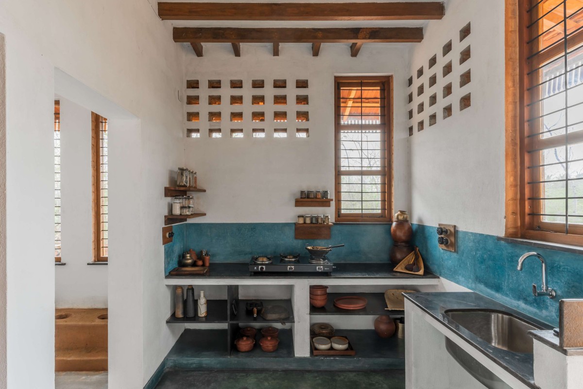 Kitchen of Brick Manor by Bhutha Earthen Architecture Studio