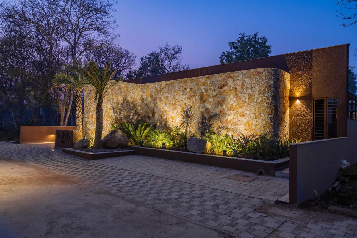 Dusk light exterior view of Desert Villa by Ace Associates