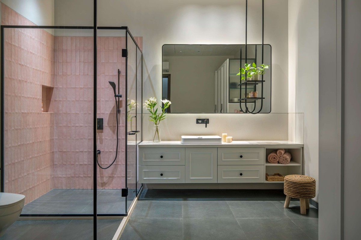 Bathroom and Toilet of L - 23 by Usine Studio
