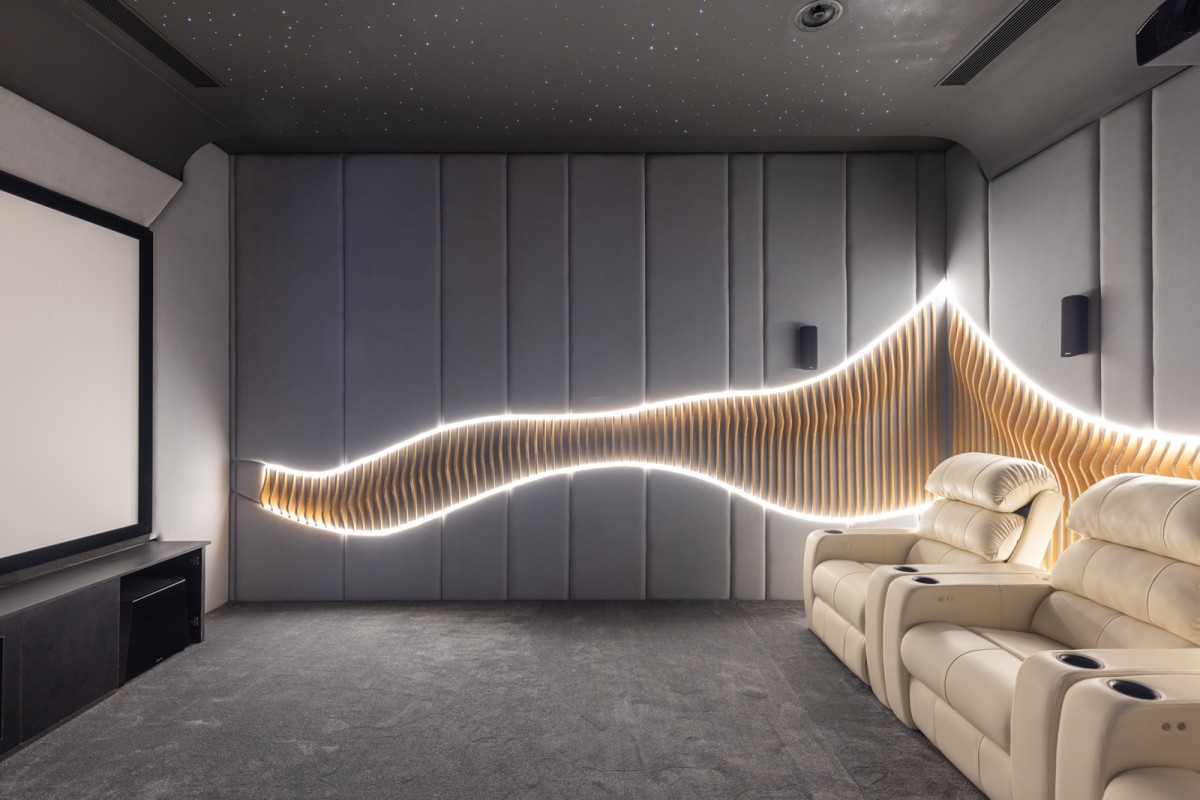 Home Theater of The Ribbon House by Studio Ardete