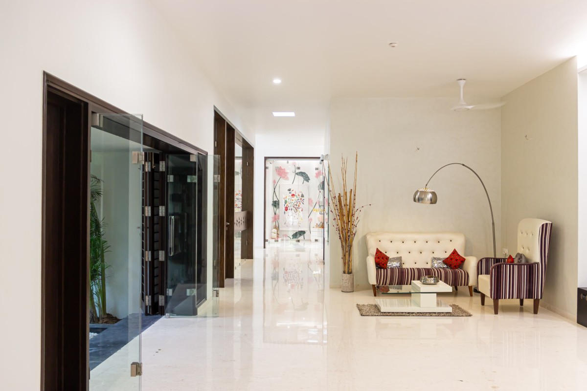 Foyer of Mr. Shah's Bungalow by Sarthak Architects & Interior Designers