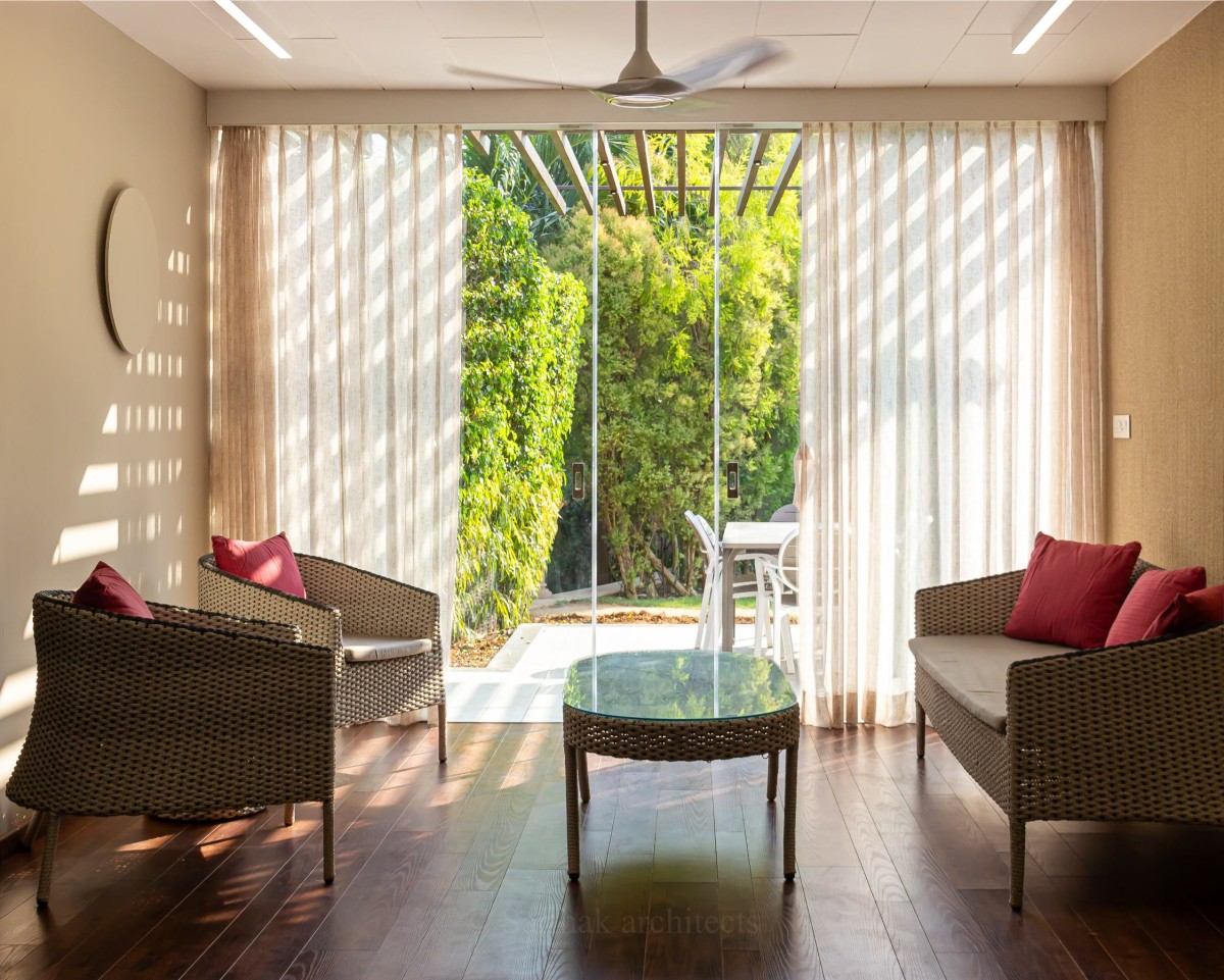 Seating area of Mr. Shah's Bungalow by Sarthak Architects & Interior Designers