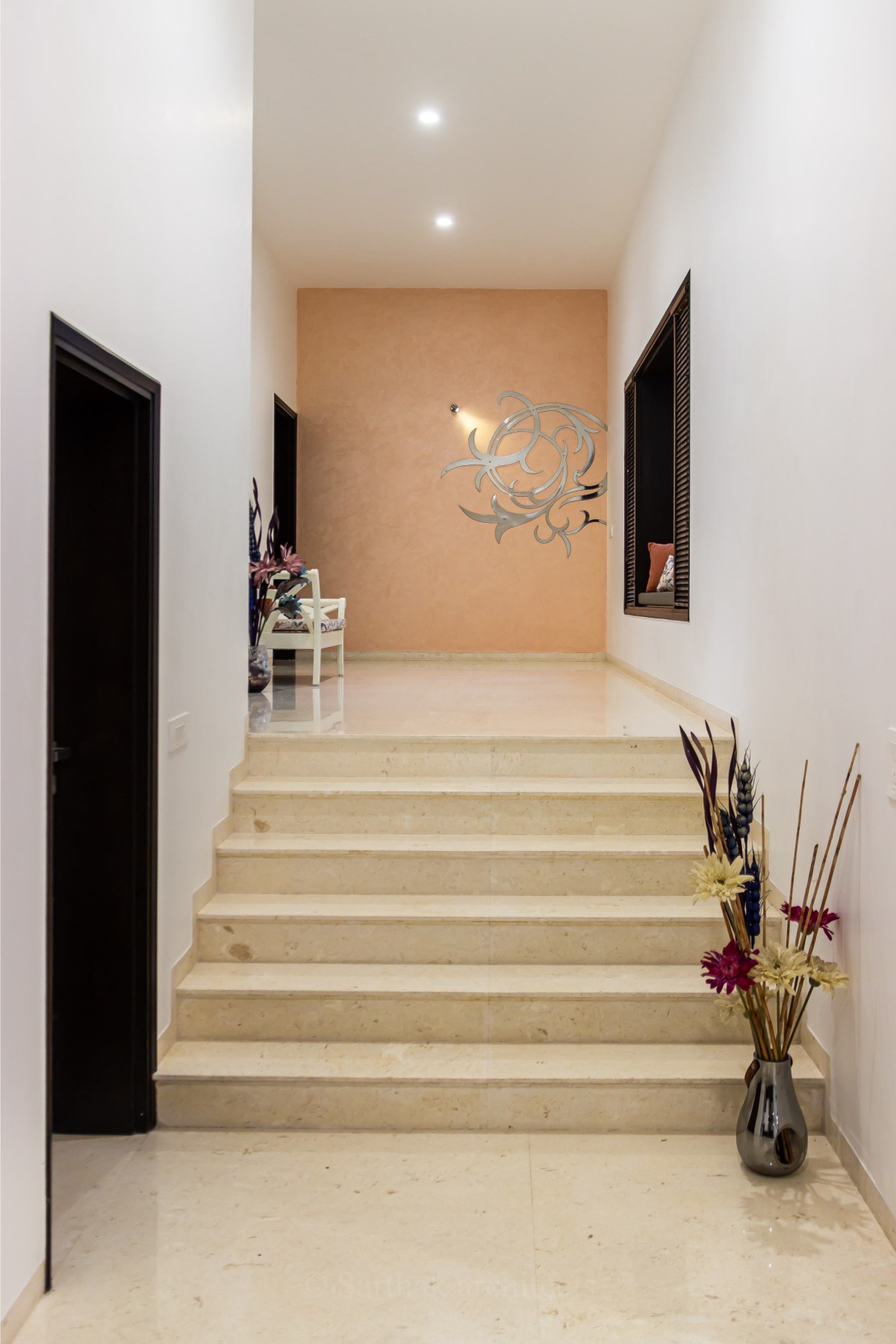 Passage to upper deck of Mr. Shah's Bungalow by Sarthak Architects & Interior Designers