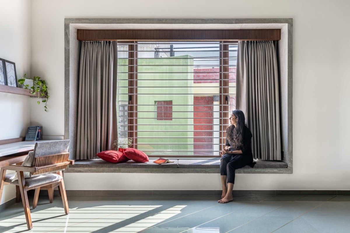 Master bedroom of Chanchad House by Monoline