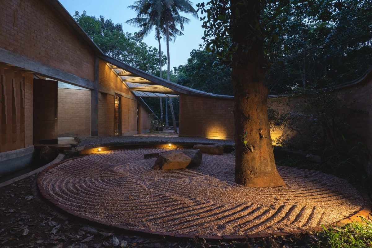 Courtyard of Jack Fruit Garden Residence by Wallmakers