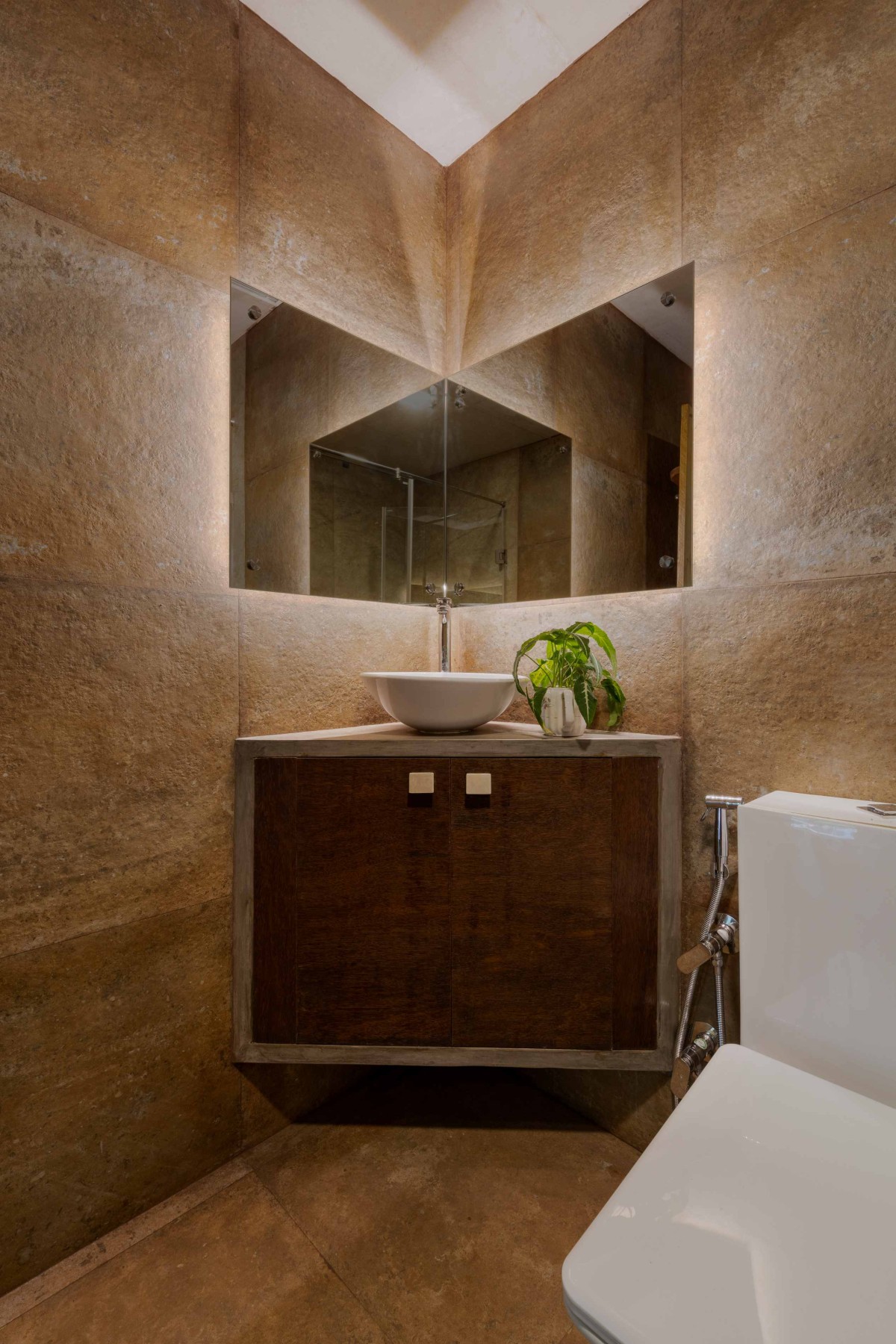 Toilet of Jack Fruit Garden Residence by Wallmakers