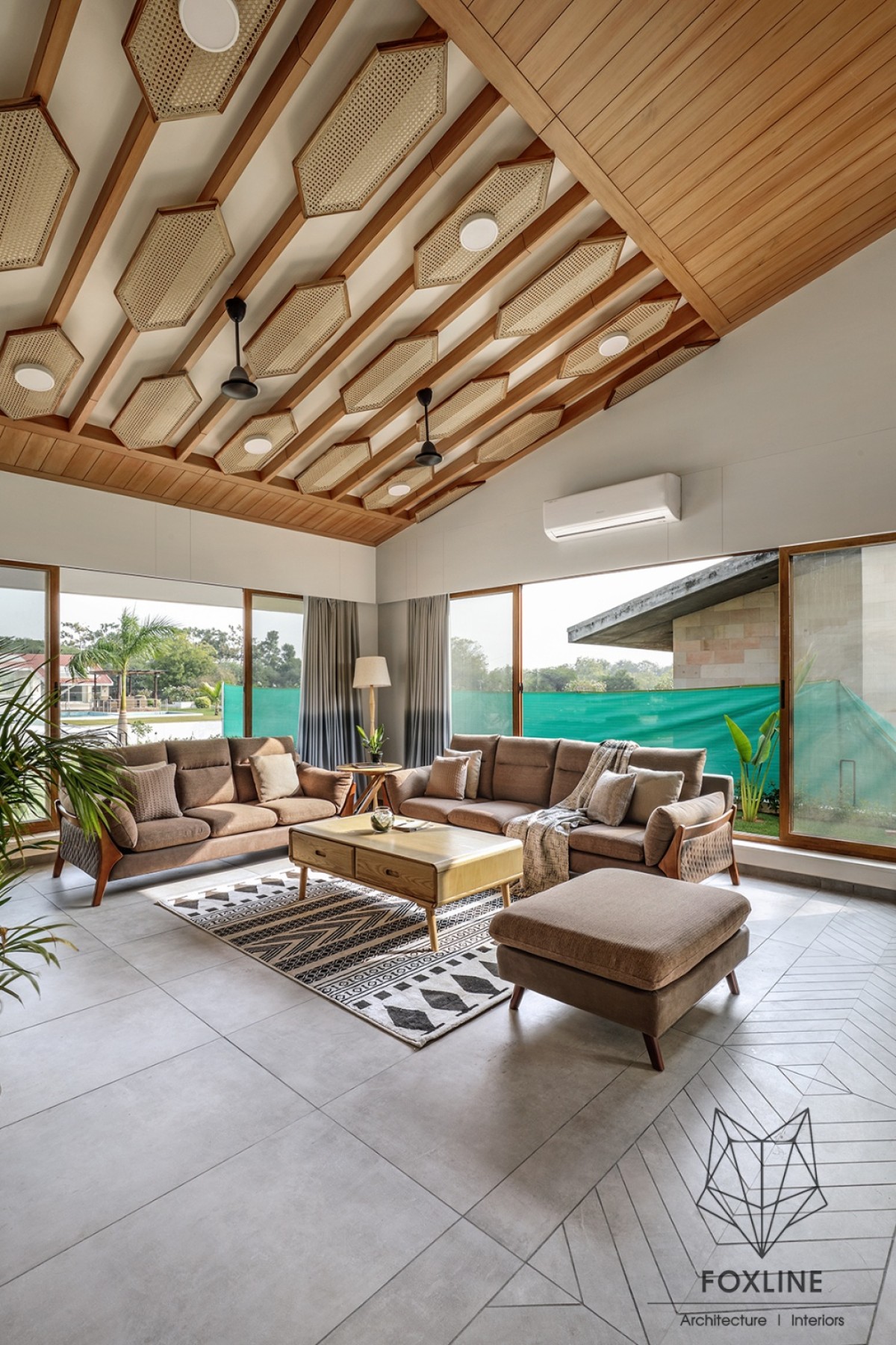 Living room of Weekend Home by  Foxline Architects & Interiors