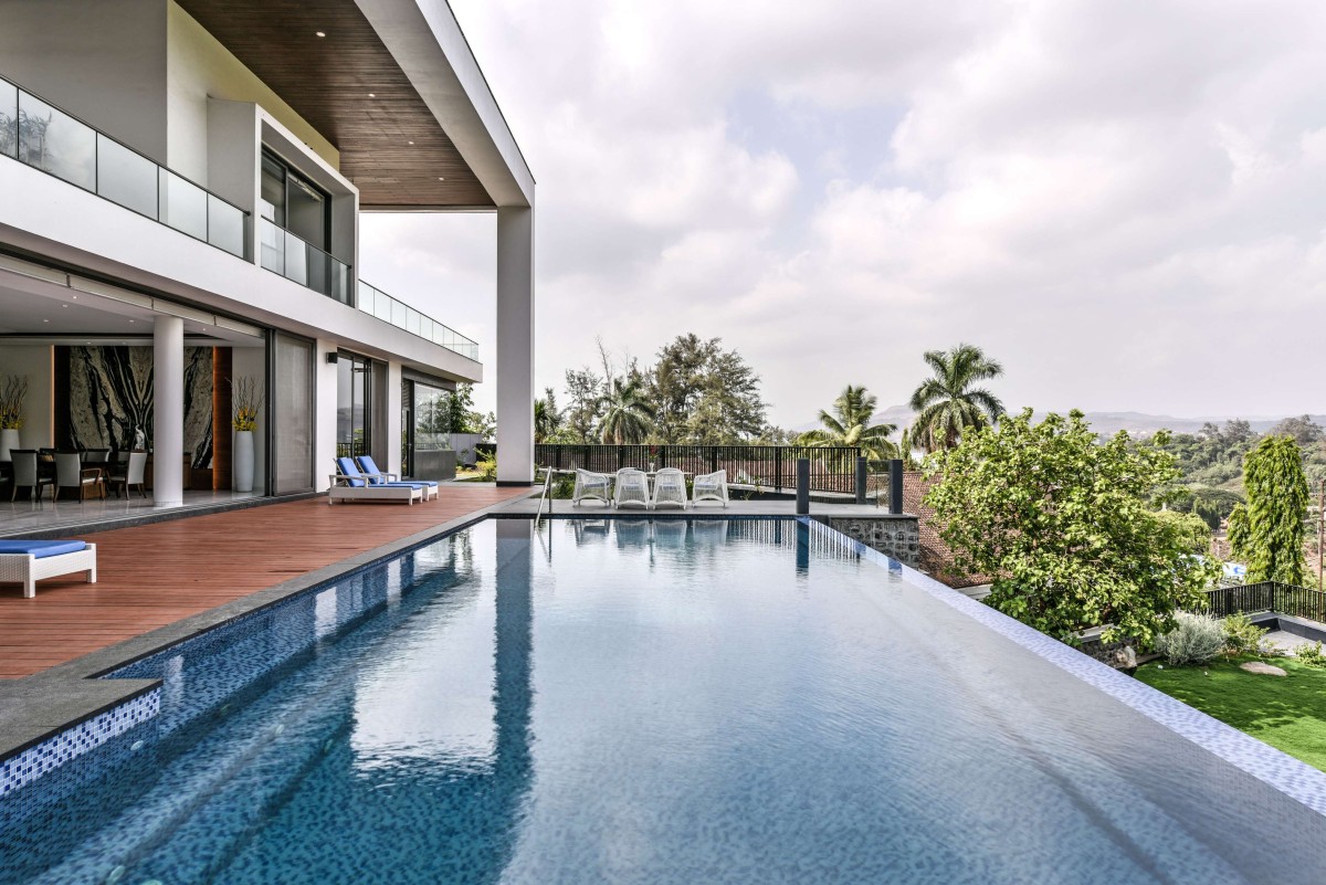 Swimming pool of Infinity House by GA Design