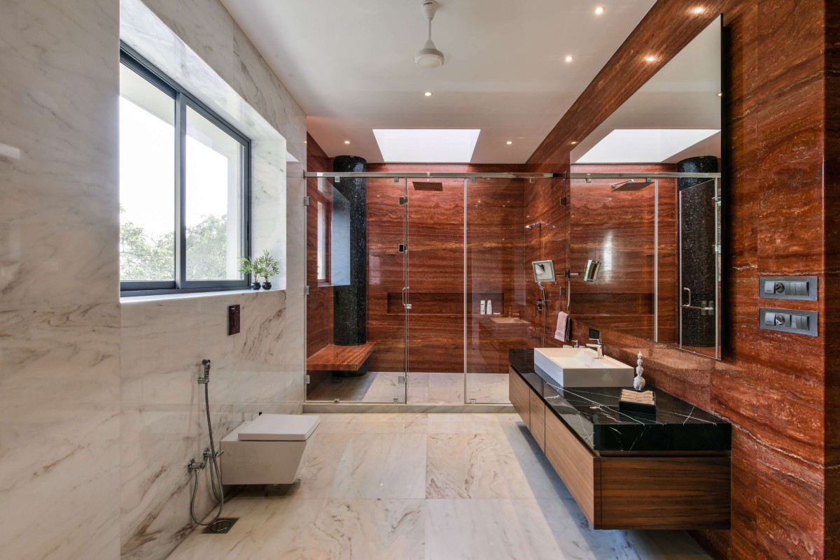 Bathroom and Toilet of Infinity House by GA Design