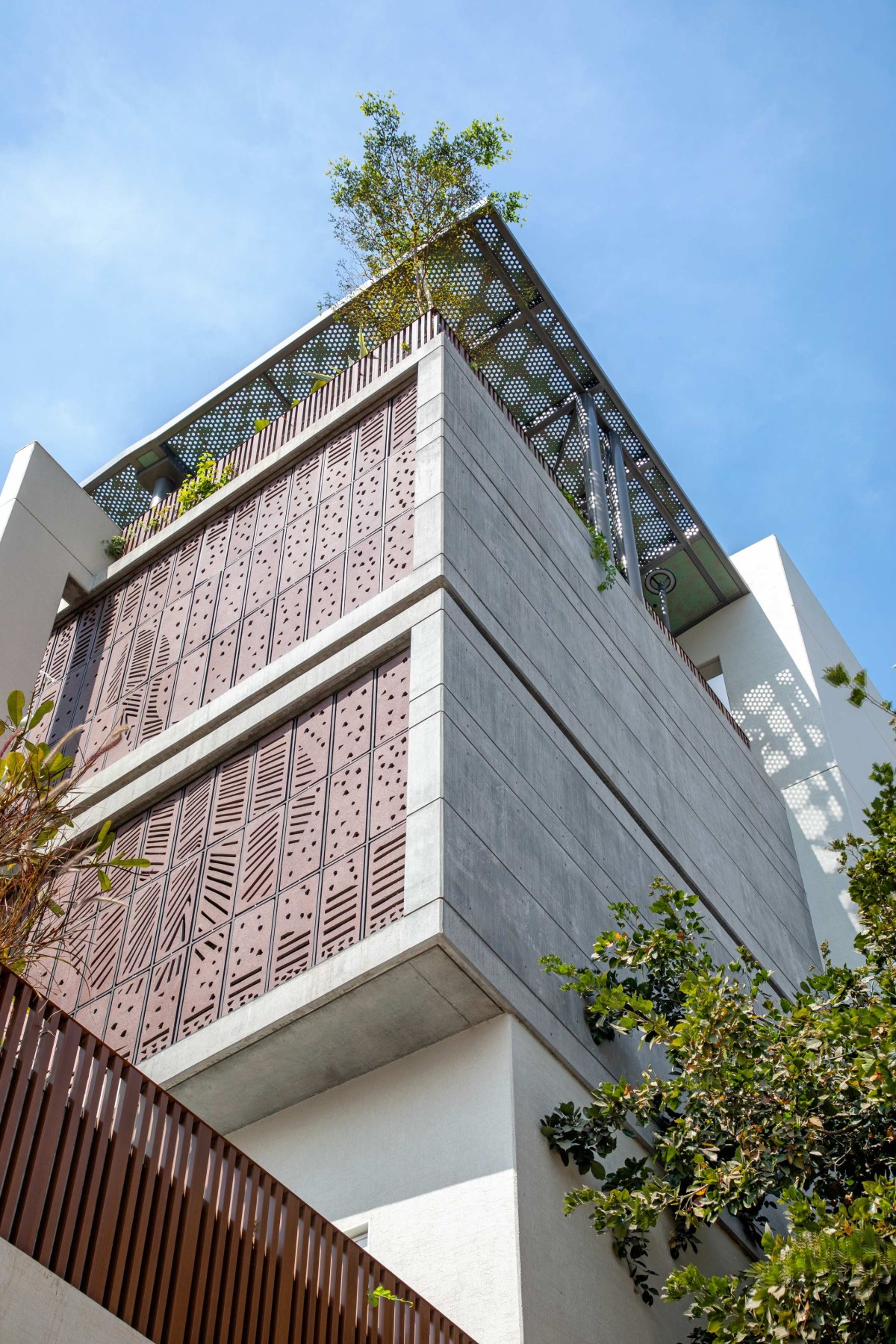 Exterior view of Aarti Villas by Dipen Gada & Associates