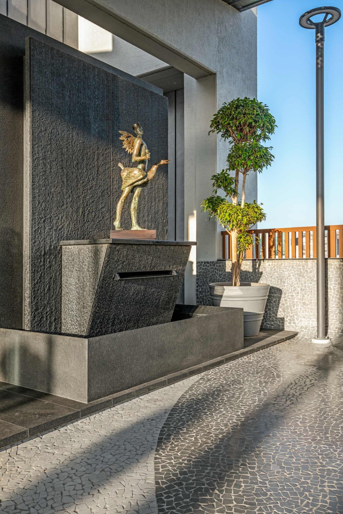 Detailed shot of statue of Aarti Villas by Dipen Gada & Associates