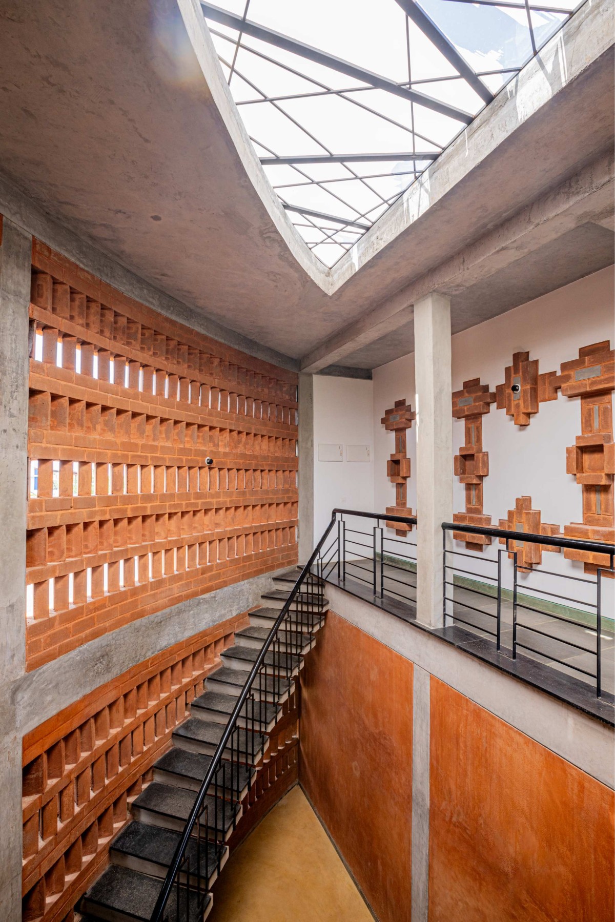 Staircase of Aadhi Residence by RP Architects