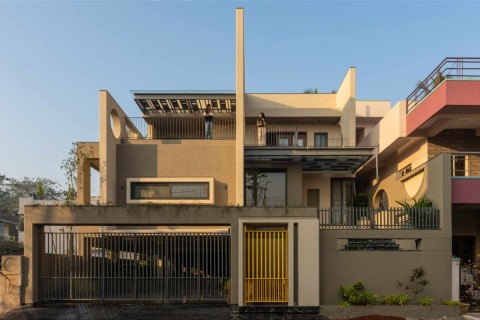 House of Parallel Walls by Aakar Group of Consultancy