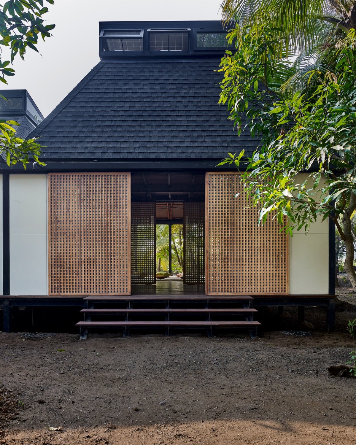 Entrance of Mumbai Artist Retreat by Architecture BRIO