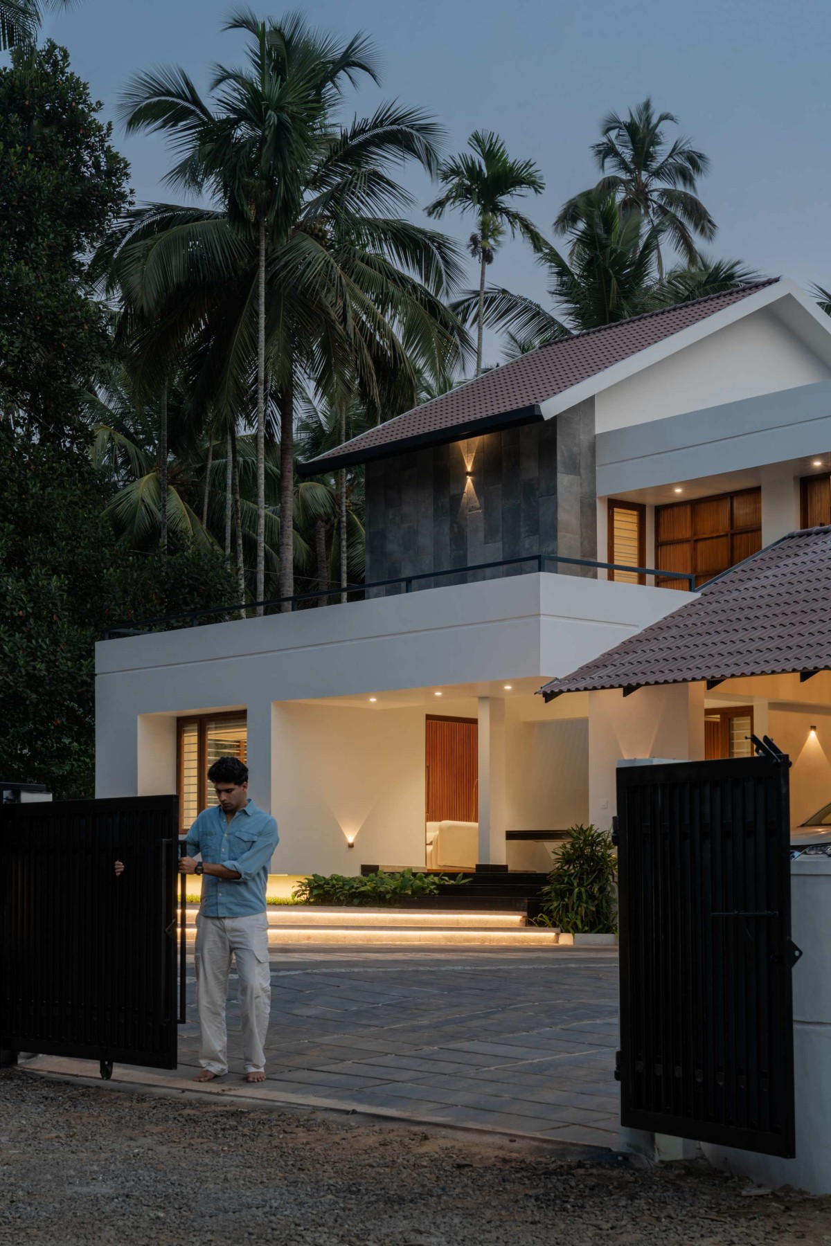 Main entrance of Swans House by Eleventh Floor Architects