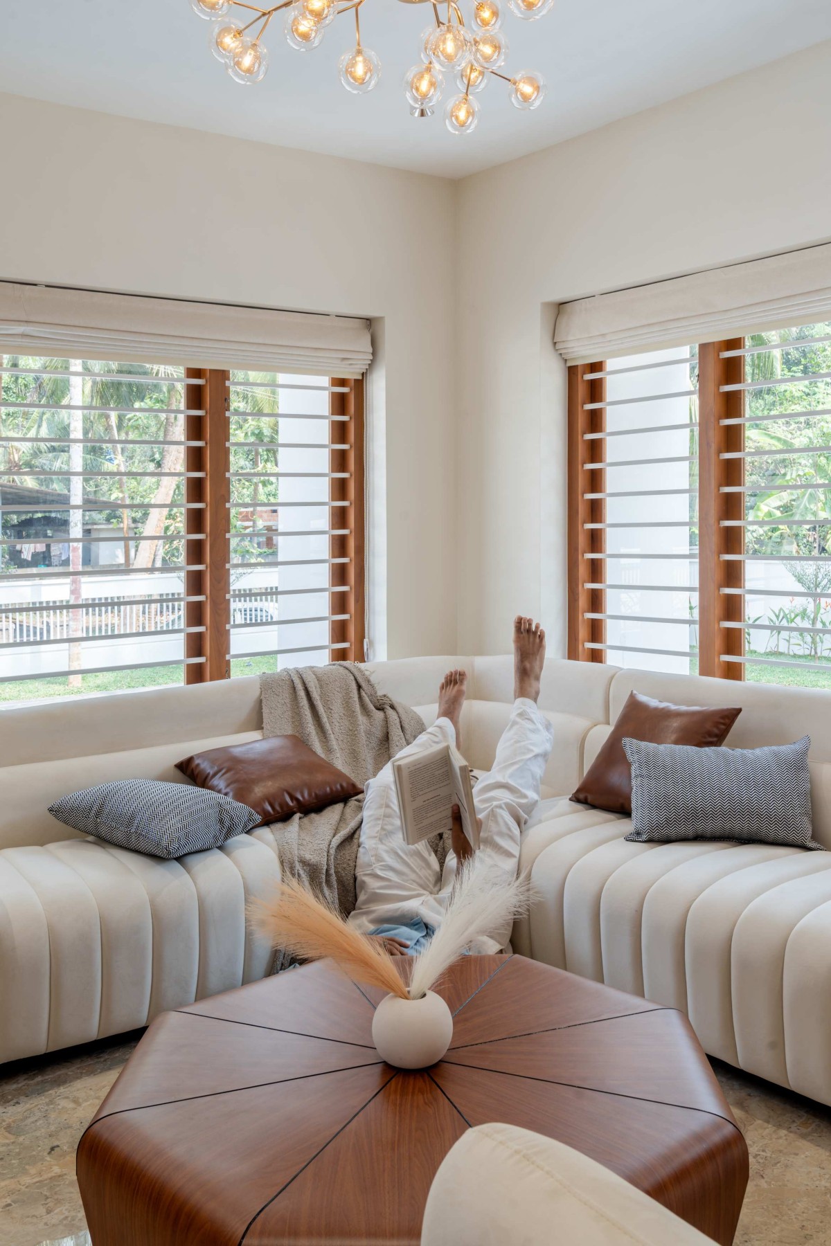 Living room of Swans House by Eleventh Floor Architects