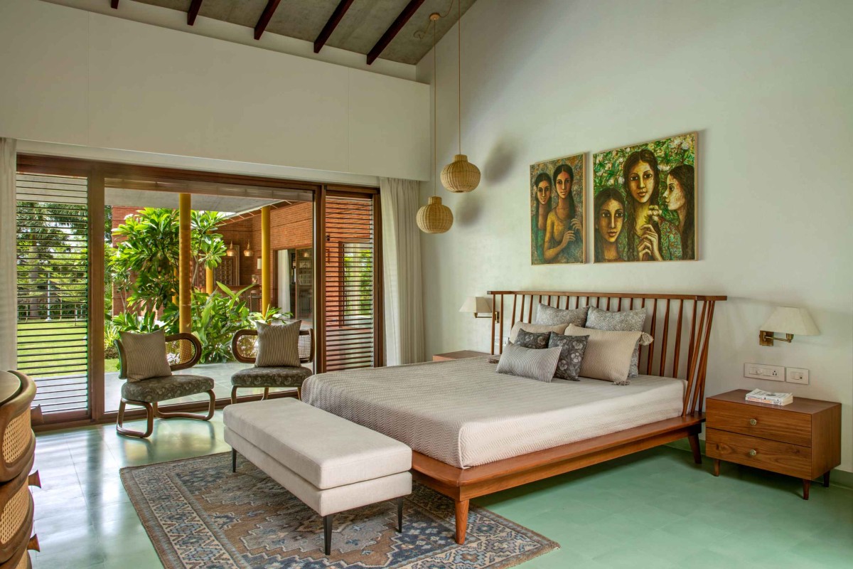 Bedroom of Sitish Parikh Farmhouse by Dipen Gada and Associates