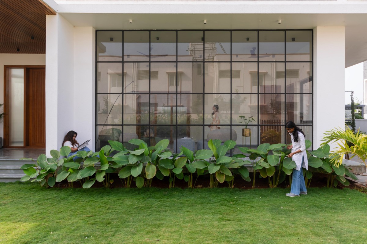 Porch of The House of Frames by KalaaZodh Architecture