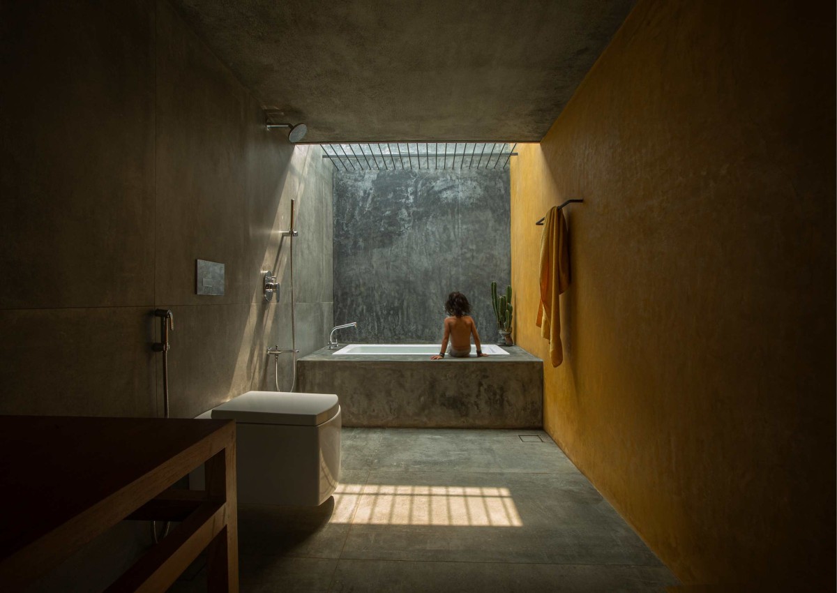 Bathroom and Toilet of Screen - The Lantern House by Zero Studio