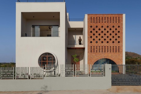 Within Cuboids by Alok Kothari Architects