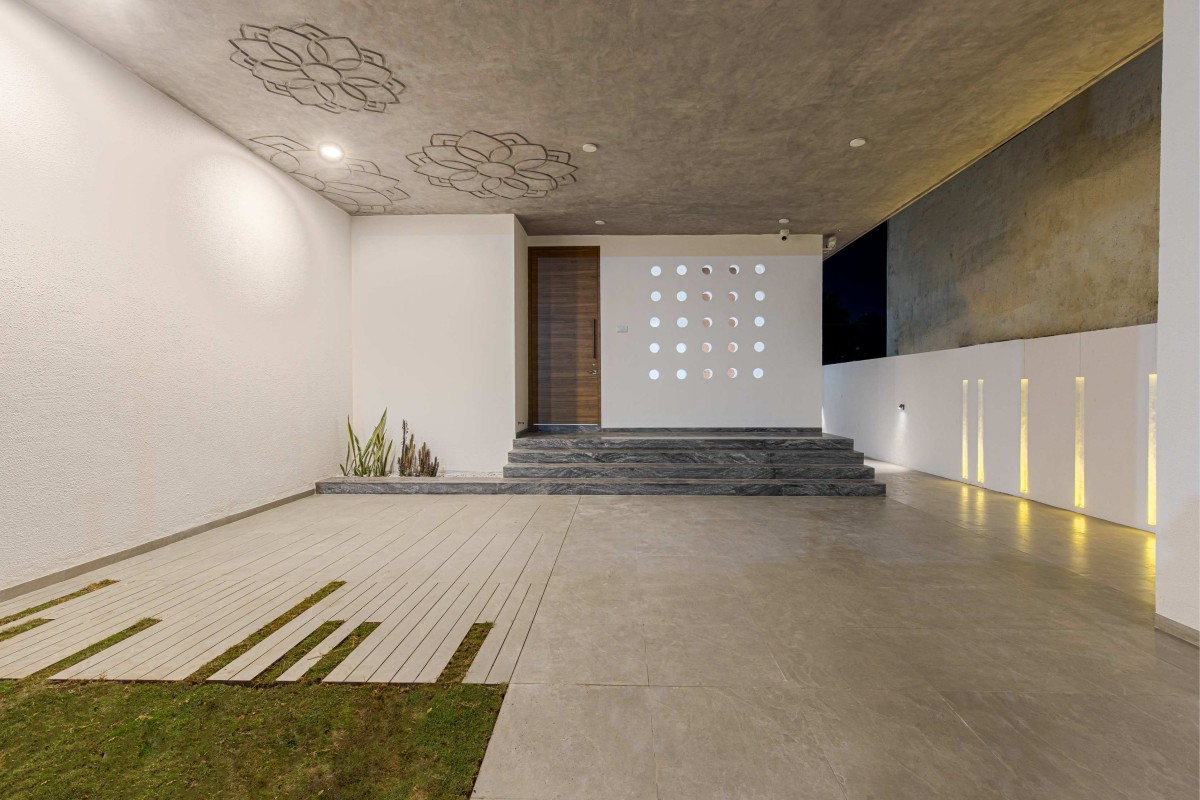 Entrance of Linear House by Illusion Design Studio