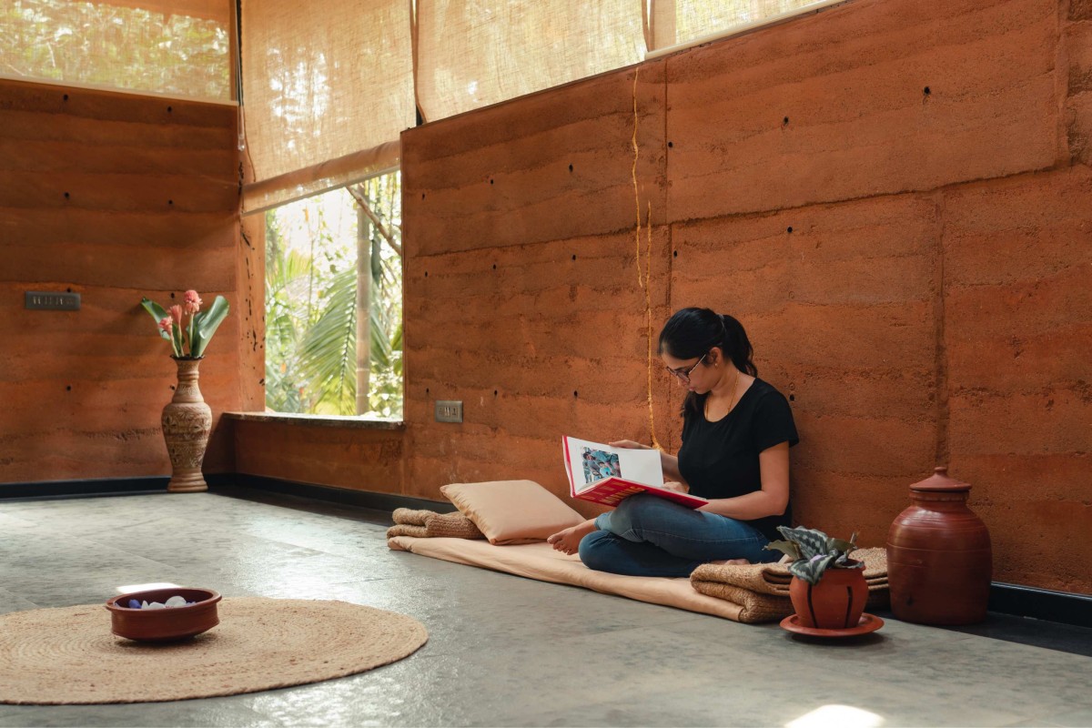 Rammed Earth walls of Shwasam by ShriAbodes